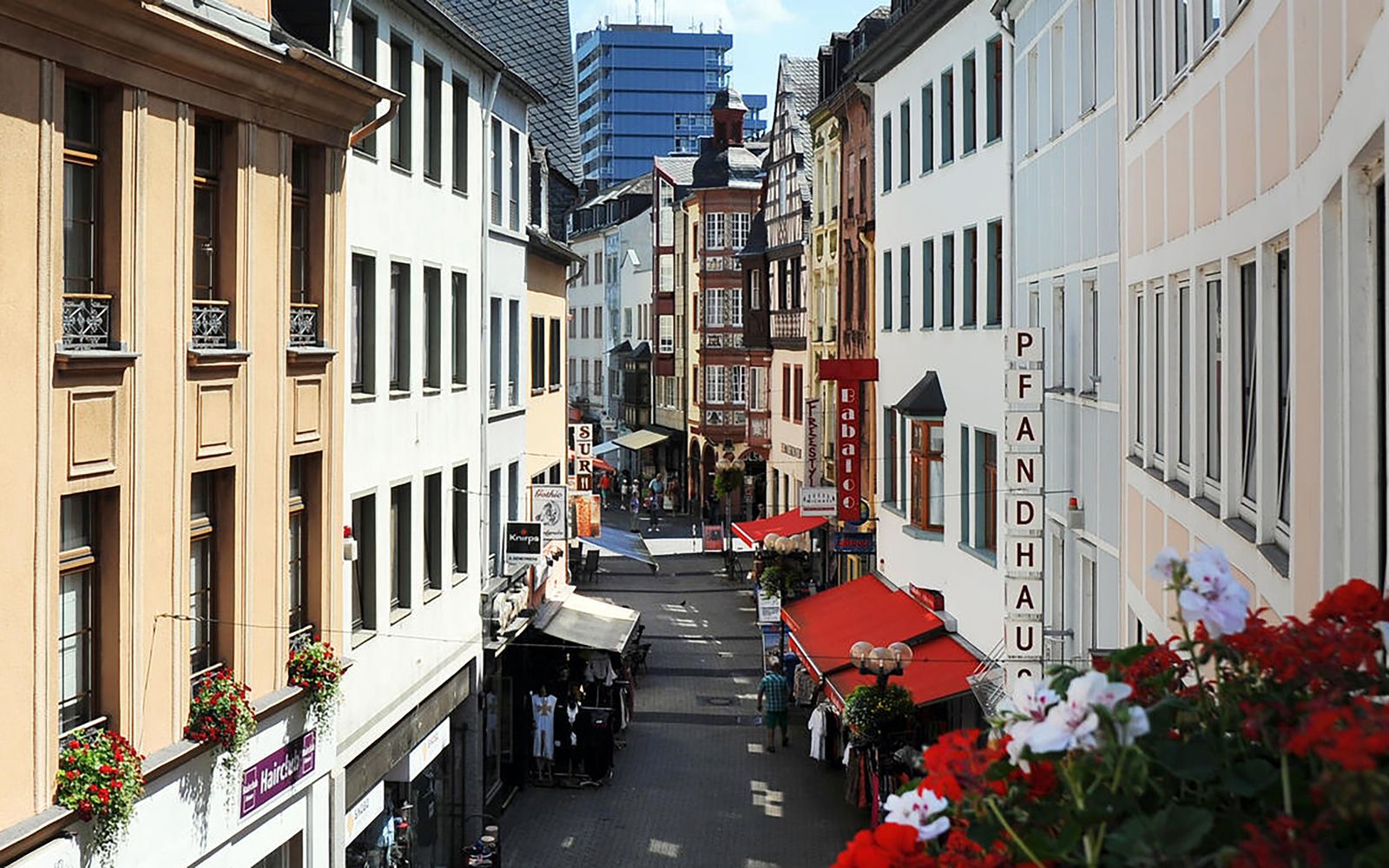 Seitliche Aufnahme der Straße unseres Ladenlokals am Altengraben