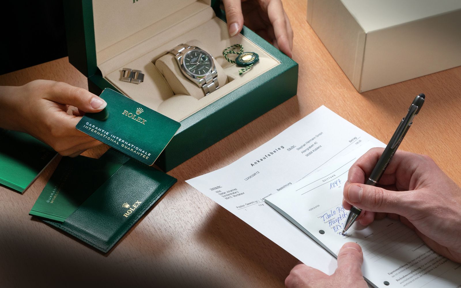 Der Ankauf einer Rolex mit Echtheitszertifikat in Originalverpackung